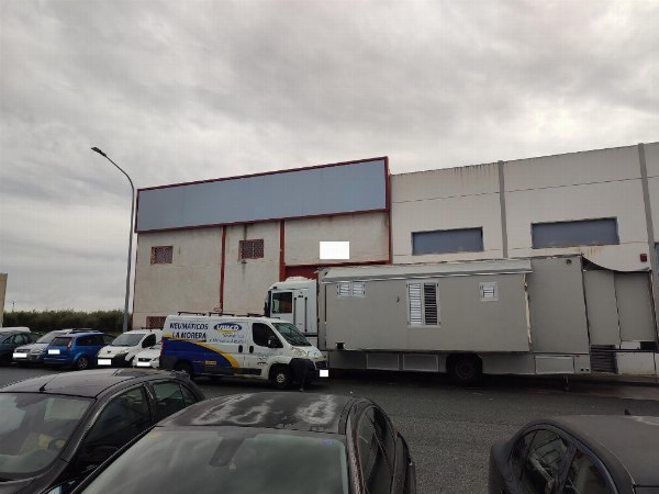 Nave industrial y locales comerciales en Sevilla y Utrera - Juzgado Mercantil Nº2 de Sevilla