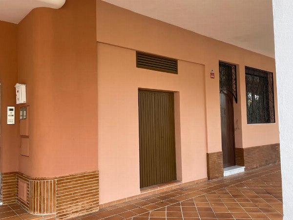 Nave industrial y locales comerciales en Sevilla y Utrera - Juzgado Mercantil Nº2 de Sevilla