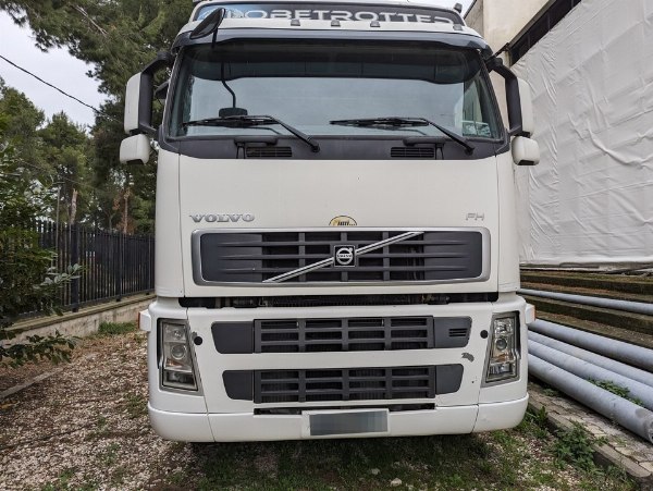 Volvo Road Tractor with Zorzi Semitrailer - Capital Goods from Leasing - Intrum Italy S.p.A. 