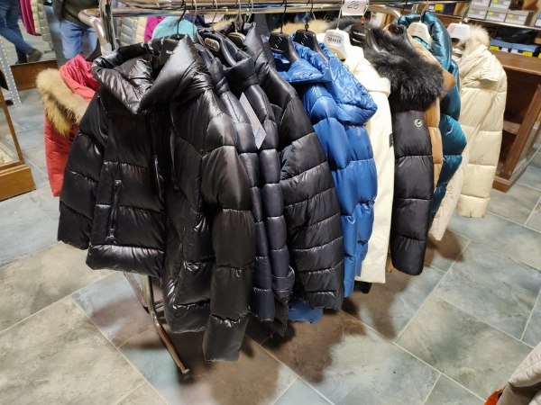 Ropa variada para Hombre / Mujer - Liquidación Judicial n. 35/2023 - Tribunal de Spoleto - Venta 2