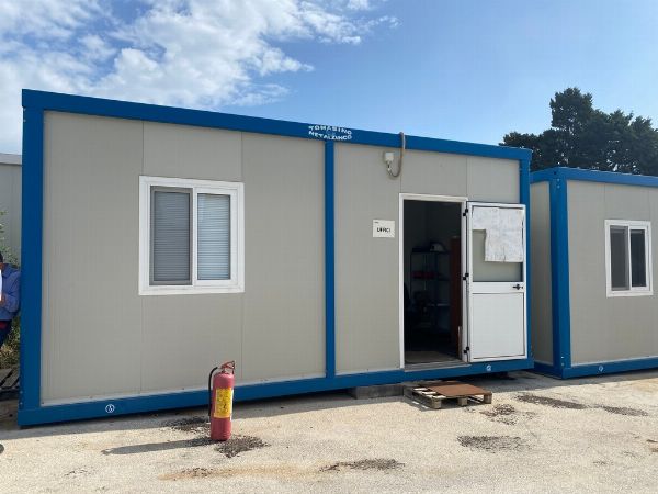 Container satt opp og utstyr og arbeidsmaterialer - Konkursauksjon nr. 37/2023 - Tingretten i Siracusa