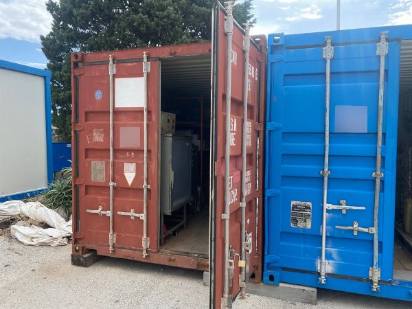Container satt opp og utstyr og arbeidsmaterialer - Konkursauksjon nr. 37/2023 - Tingretten i Siracusa