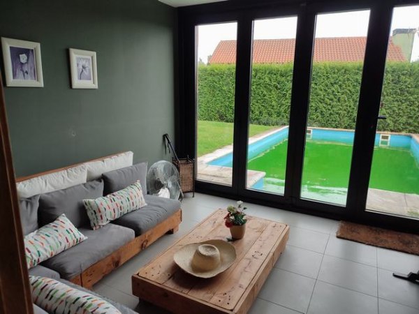 Local en Santiago y Chalet en Bergondo - Juzgado N.1 de A Coruña