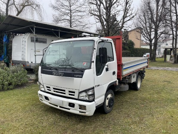 Isuzu NPR85-5DX et Grue Bendini - Box utilisation bureau et WC - Liquidation judiciaire n. 6/2024 - Tribunal de Vérone