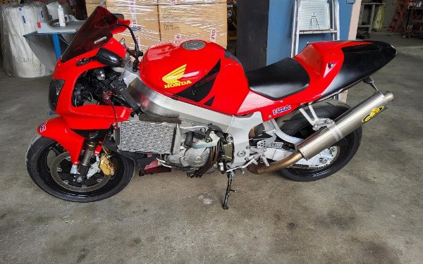 Vehículos y camiones - Motocicleta Honda - Liquidación Judicial n. 213/2023 - Tribunal de Turín