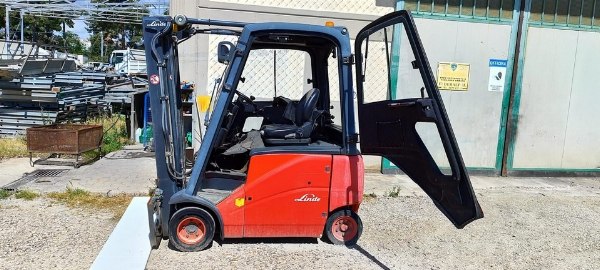 Carretilla elevadora Linde E18PH-01 - Bienes de equipo en leasing - Intrum Italy S.p.A
