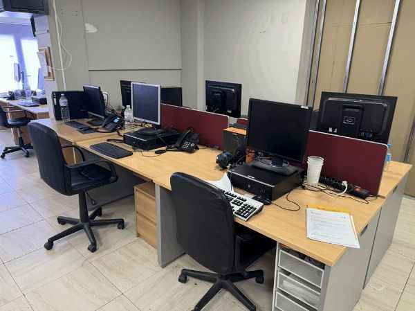 Veicolo, attrezzature informatiche, mobili e diverso materiale d'ufficio - Tribunale Mercantile N° 2 Malaga - 1