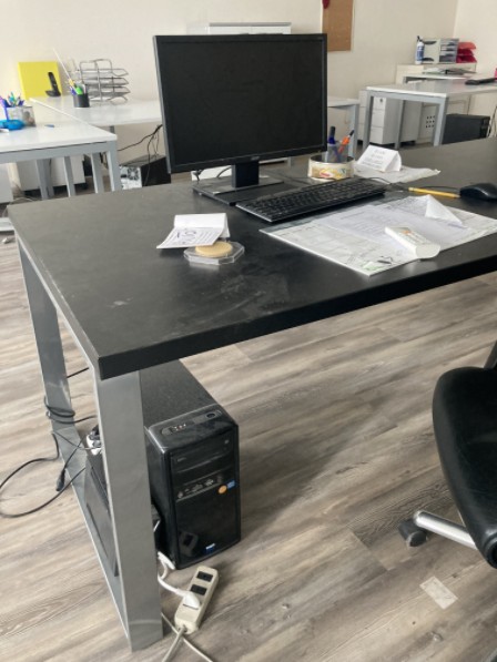 Filati e accessori abbigliamento - Arredo e mobilio  - Liqu. Giud. n. 27/2024 - Tribunale di Prato - Vendita 4