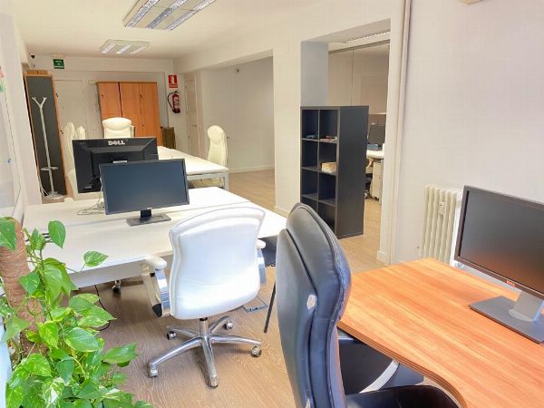 En venta un proyecto, mobiliario y equipos  informáticos - Juzgado de lo Mercantil nº 6 de Madrid-1