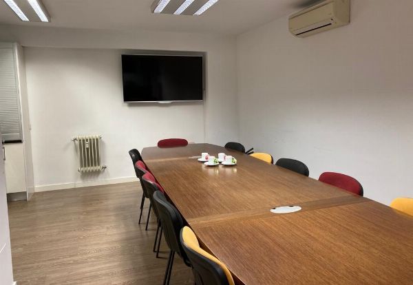 En venta un proyecto, mobiliario y equipos  informáticos - Juzgado de lo Mercantil nº 6 de Madrid-1