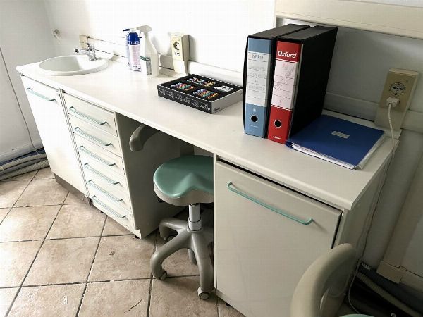 Diş hekimliği ofisi için ekipman ve mobilyalar - Kontrol Edilen Tasfiye n. 8/2023 - Brescia Mahkemesi