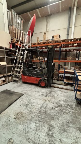 Materiale informatico, carrello elevatore elettrico e Furgoneta Volkswagen - Giudice del Mercato N°2 di Cadice