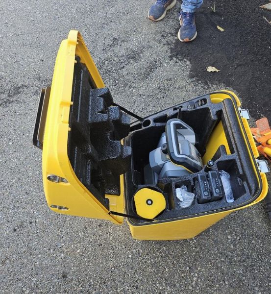 Automjete, instrumenti Trimble TTS-ST Robotic dhe mobilje për zyrë - Likuidim Gjykatës n.77/2024 - Gjykata e Catania - Shitje 6