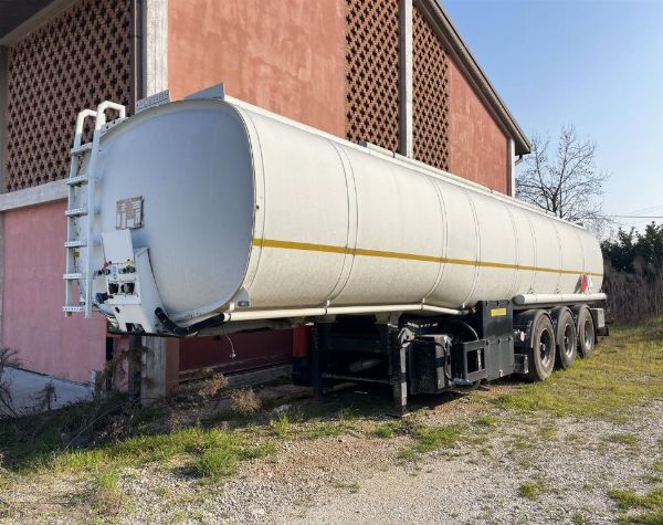 Prijevoz goriva - Cisternski kamion i poluprikolica - Stečaj br. 94/2022 - Trgovački sud u Veroni - prodaja 2