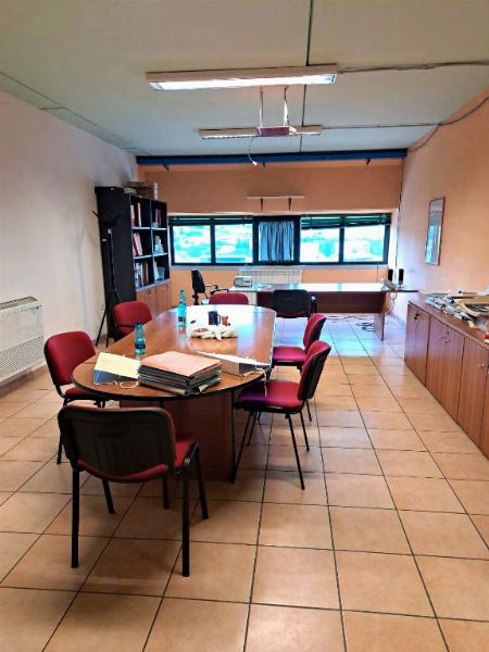Kontorsmöbler och utrustning - Konkurs nr. 22/2017 - Domstolen i Potenza