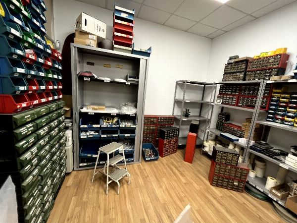 Mobiliario Almacén y de Oficina - Material Logística - Componentes Electrónicos - Juzgado de lo Mercantil Nº 1 de Málaga