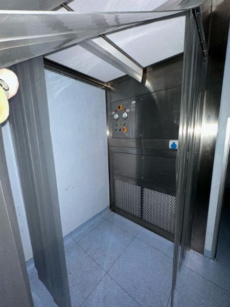 Locaux de pesée avec hottes - Fenêtres en aluminium - Liquidation Judiciaire n. 519/2023 - Trib. de Rome