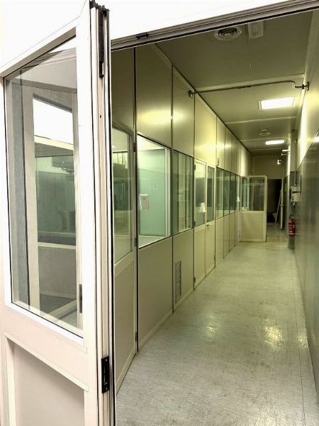 Locaux de pesée avec hottes - Fenêtres en aluminium - Liquidation Judiciaire n. 519/2023 - Trib. de Rome