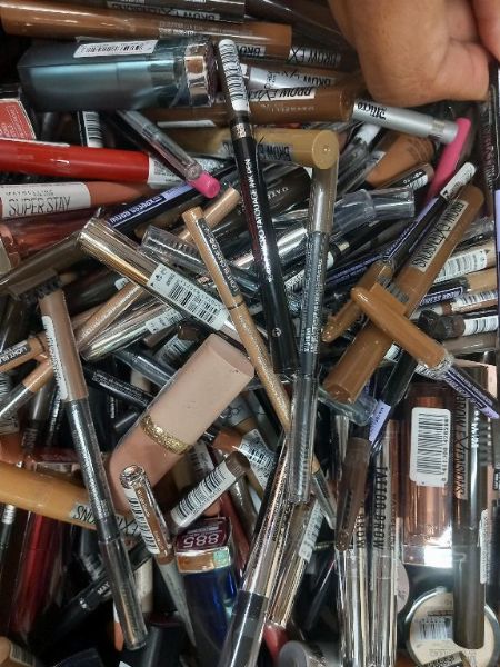 Kosmetické produkty, dve vozidlá a nábytok a počítačové vybavenie na Gran Canarii - Obchodný súd č. 1 v Gran Canarii