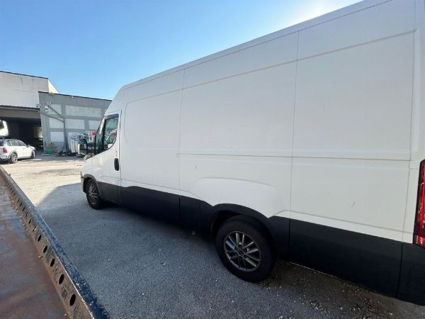 Furgon IVECO 35S15 - Imovina iz Leasinga - Intrum Italy S.p.A