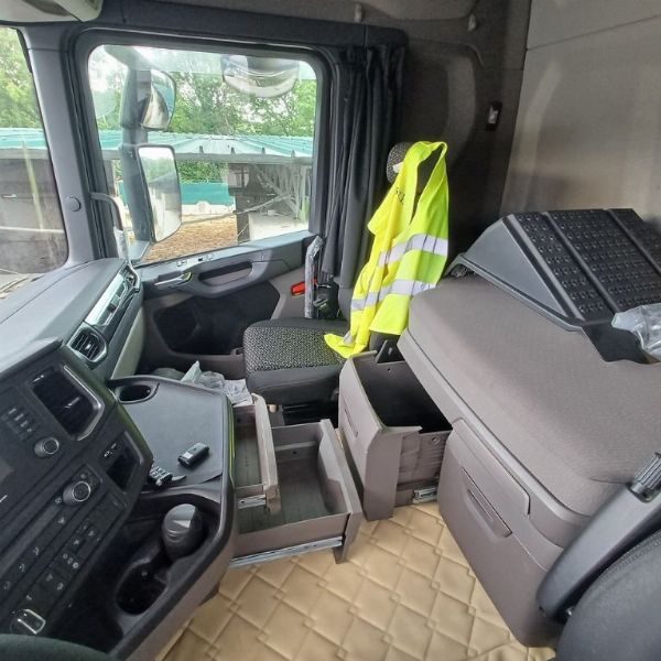 Cestovni traktor Scania - Instrumentalna imovina iz leasinga - Intrum Italy S.p.A