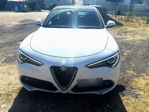 Alfa Romeo Stelvio - Vlečni traktor za polpriklopnik Scania - Sodna likvidacija št.122/2024 - Sodišče v Firencah