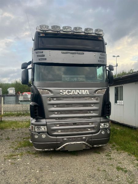 Alfa Romeo Stelvio - Vlečni traktor za polpriklopnik Scania - Sodna likvidacija št.122/2024 - Sodišče v Firencah