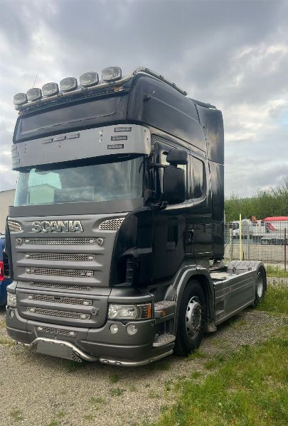 Alfa Romeo Stelvio - Vlečni traktor za polpriklopnik Scania - Sodna likvidacija št.122/2024 - Sodišče v Firencah