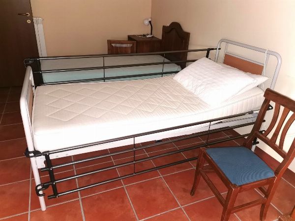 Møbler og udstyr til sundhedspleje - Retslig Likvidation nr. 1/0223 - Retten i Rieti