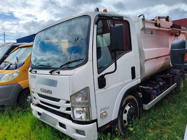Ruslabílar fyrir sorpflutninga ISUZU - Iveco Stralis og eftirvagn með krana - rekstrarfjármunir frá leigu
