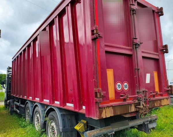 Ruslabílar fyrir sorpflutninga ISUZU - Iveco Stralis og eftirvagn með krana - rekstrarfjármunir frá leigu
