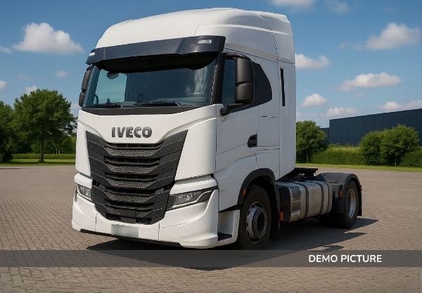 Автомобили и Товарни возила - Land Rover Defender и Mercedes SLC - IVECO S-Way и Renault Master - средства од лизинг