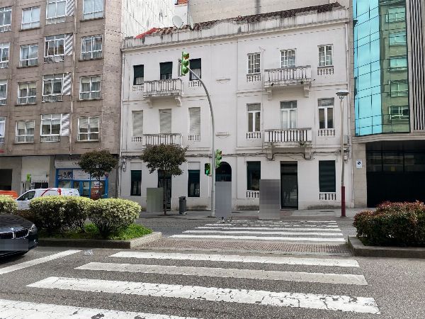 Una vivienda y varios locales comerciales en Vigo - Juzgado de lo Mercantil Nº3 de Pontevedra