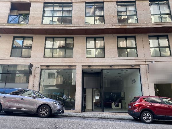 Dos viviendas y siete locales comerciales distribuidos en dos bloques- Juzgado de lo Mercantil Nº3 de Pontevedra