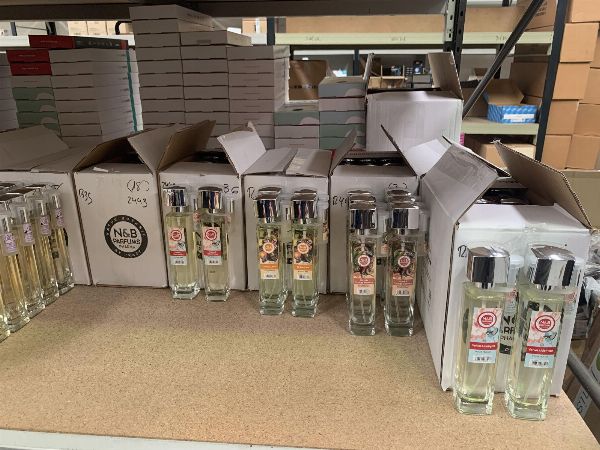 Stock vario di Prodotti di Cosmetica, Accessori e Cura Specializzata - Tribunale Mercantile NN°2 di A Coruña