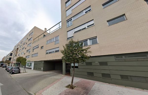 Tvö bílastæði staðsett í Fuenlabrada, Madrid - Dómstóllinn De Lo Mercantil N.º 01 í Madrid