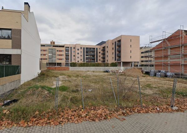 Të ndryshme prona urbane dhe rurale në Leganés dhe Móstoles - Gjykata Tregtare Nr. 01 e Madridit
