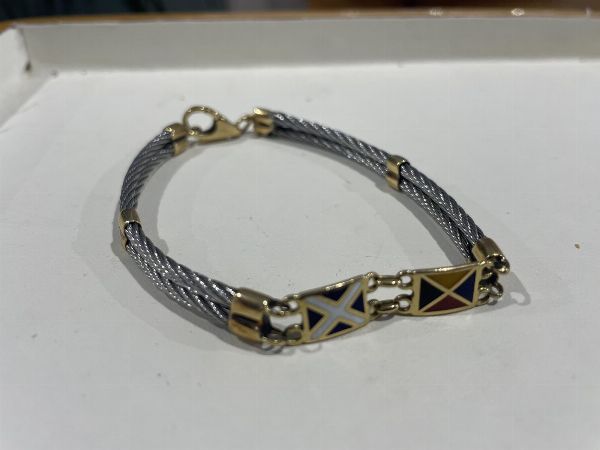 Lote de joyas de plata, oro y bisutería - Equipos y muebles varios - Venta Privada