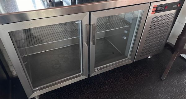 Möbler och utrustning för restaurang - Vinflaskor - Rättslig likvidation nr. 388/2023 - Domstolen i Milano