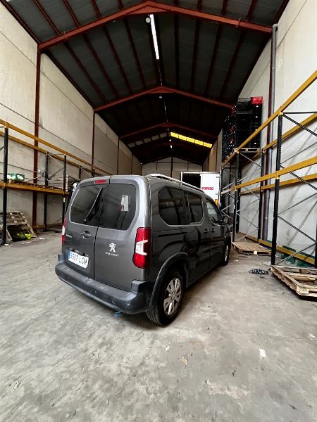 A DAF Truck, two vehicles, cleaning machinery and logistics equipment - Commercial Court No. 1 of Huelva