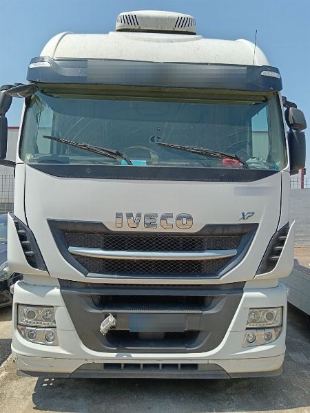 IVECO Straßen-Traktor - Leasing-Waren - Intrum Italy S.p.A