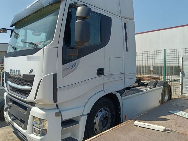 IVECO Straßen-Traktor - Leasing-Waren - Intrum Italy S.p.A