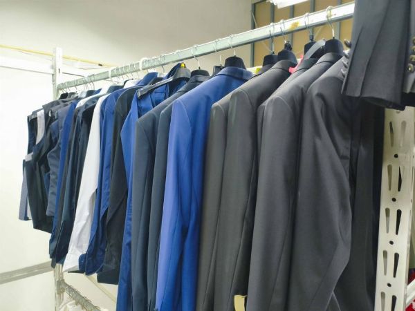 Vestii e accessori òmen/dóna - Machìne per cusì, tissüü e atrezzadüü - Liquidazion Giudiział n. 15/2025 - Tribunaa de Latina - Vendita 6