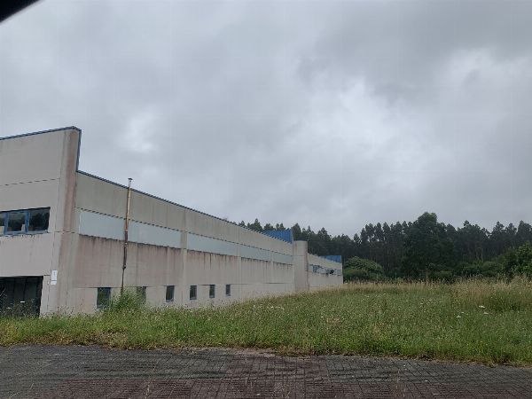 Dwie hale przemysłowe zlokalizowane w A Trabe, A Coruña - Sąd Gospodarczy Nr 2 w A Coruña