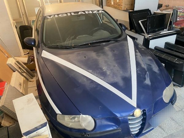 Alfa Romeo 147 és irodai bútorok, felszerelések és elektronika - Bírói Felszámolás 17/2023 - Siracusa Bíróság