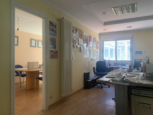 Nemovitosti v Pontevedře, dvě parcely v Silledě a obchodn&iacute; prostor v Lal&iacute;nu - Obchodn&iacute; soud č. 2 v Pontevedře