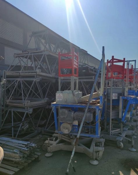 Ascensor y andamios autollevantes para obras - Bienes Instrumentales de Leasing - Intrum Italy S.p.A