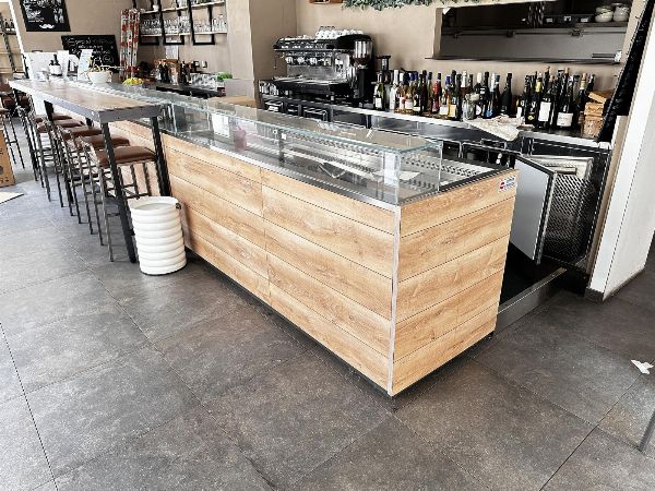 Innréttingar og búnaður fyrir bar/veitingastað - Dómstólaráðstöfun nr. 42/2024 - Dómstóllinn í Padova