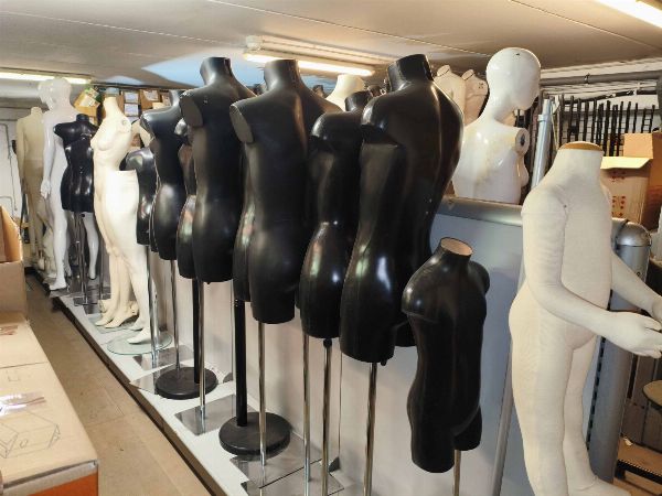 Furniture and shelving for store - Ski grinder - Mannequins and various equipment - Judicial Liquidation no. 75/2024 - Court of Ancona