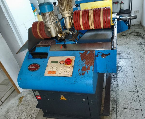 Furniture and shelving for store - Ski grinder - Mannequins and various equipment - Judicial Liquidation no. 75/2024 - Court of Ancona